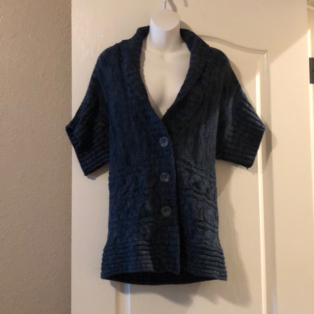 Knit short sleeve blue and black sweater